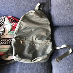 the packable backpack everlane
